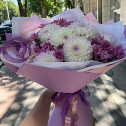 Букет из георгин и хризантем